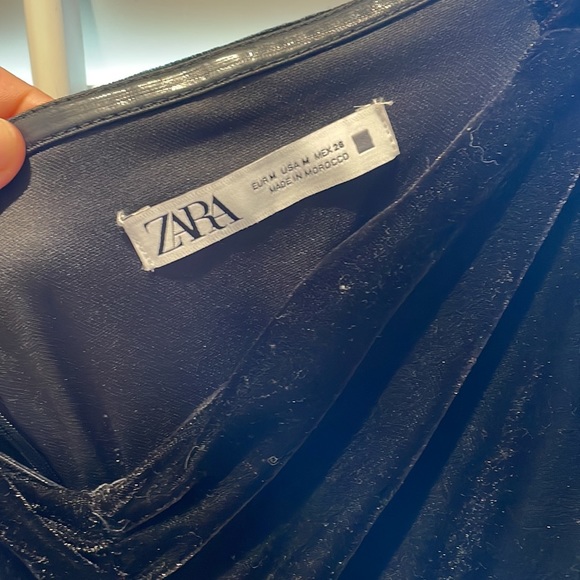 Zara Black Velvet Mini Dress Long Sleeves Sweetheart Neckline Short Dress M NWOT - Picture 4 of 4